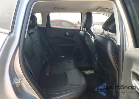 2018 Jeep Compass Latitude z USA, uszkodzony, nr VIN 3C4NJDBB2JT313967